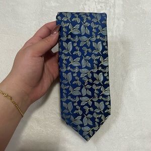 PENROSE PATTERN BLUE SILK TIE